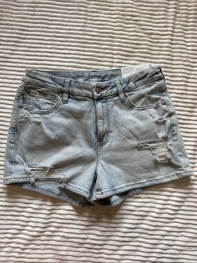 American Eagle Curvy High V Rise Shortie Light Wash Distressed Denim Shorts NWT